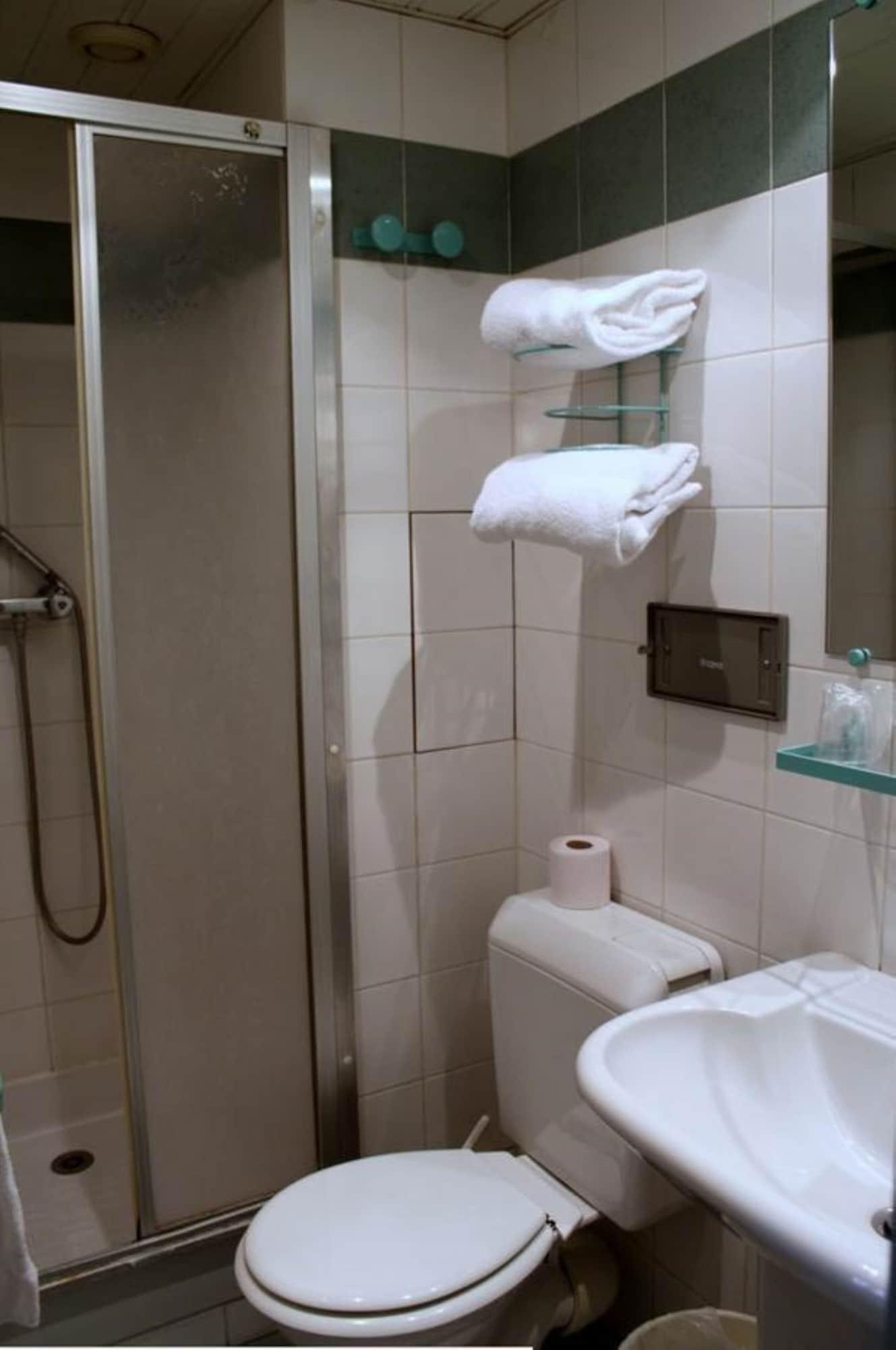 Hotel Aladin Париж Екстериор снимка