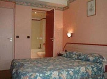 Hotel Aladin Париж Екстериор снимка