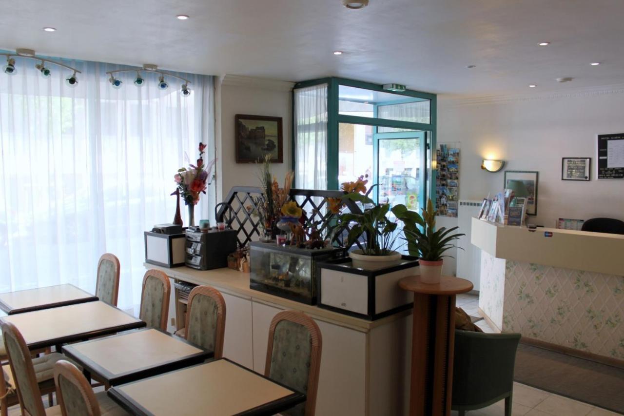Hotel Aladin Париж Екстериор снимка