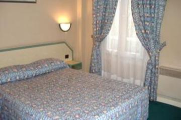 Hotel Aladin Париж Екстериор снимка