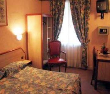 Hotel Aladin Париж Екстериор снимка
